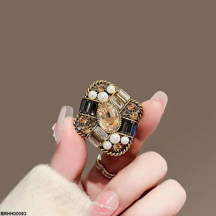 Oval Pearl Broach