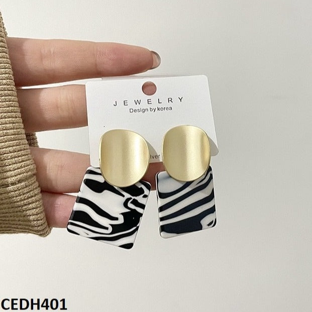 Shaded Sqaure Drop Earrings Pair