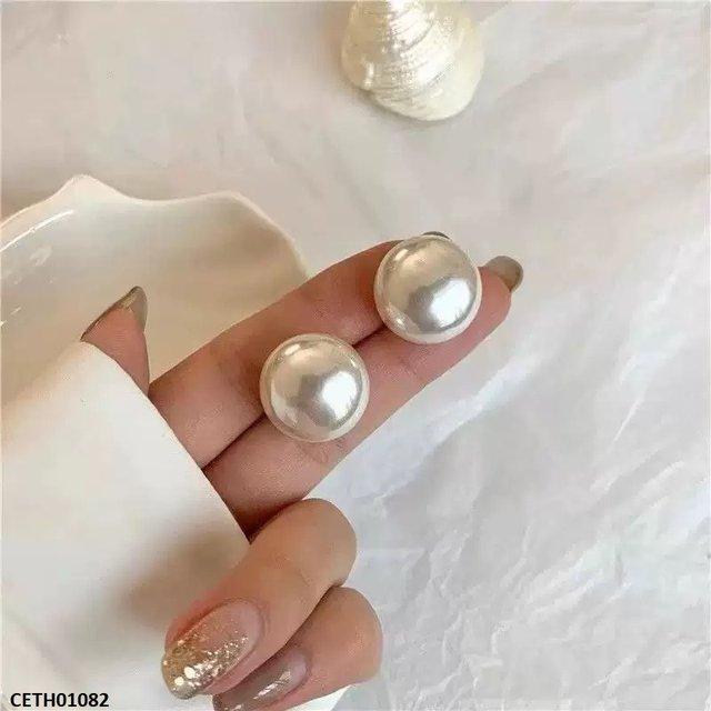 Round Pearl Tops Pair