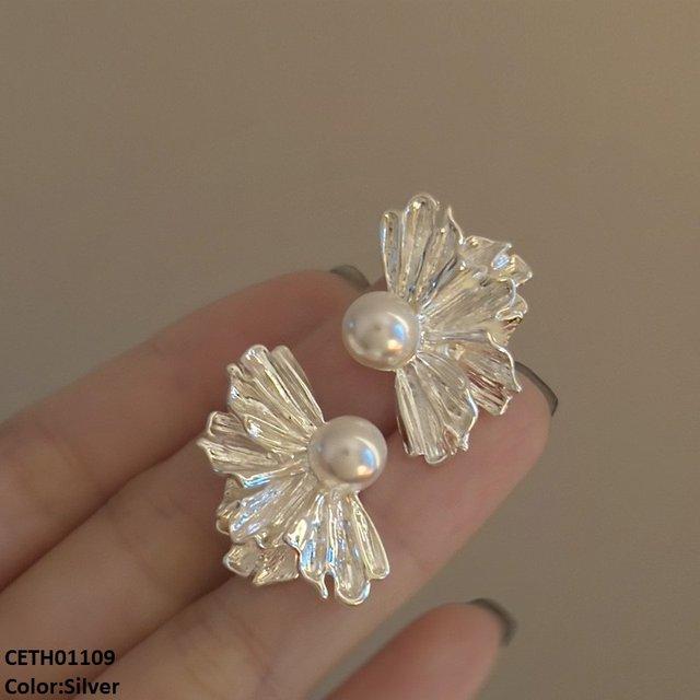 Half Flower Pearl Tops Pair