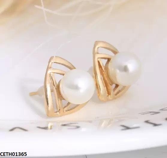 Triangle Pearl Tops Pair