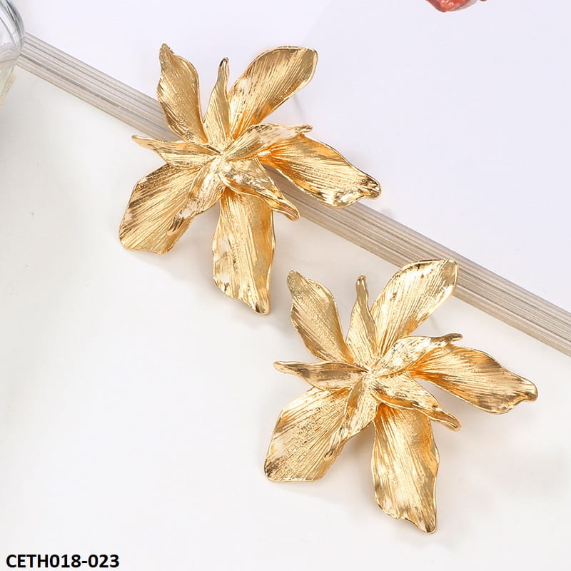 Edge Layer Flower Stud Tops Pair