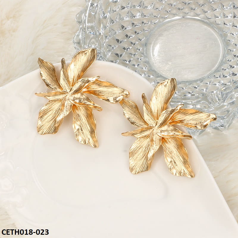 Edge Layer Flower Stud Tops Pair