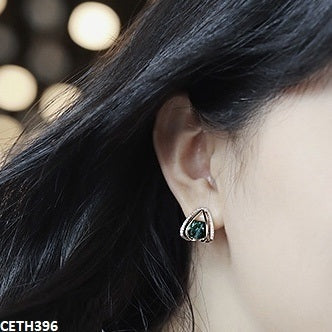 Curved-V Stud Tops Pair
