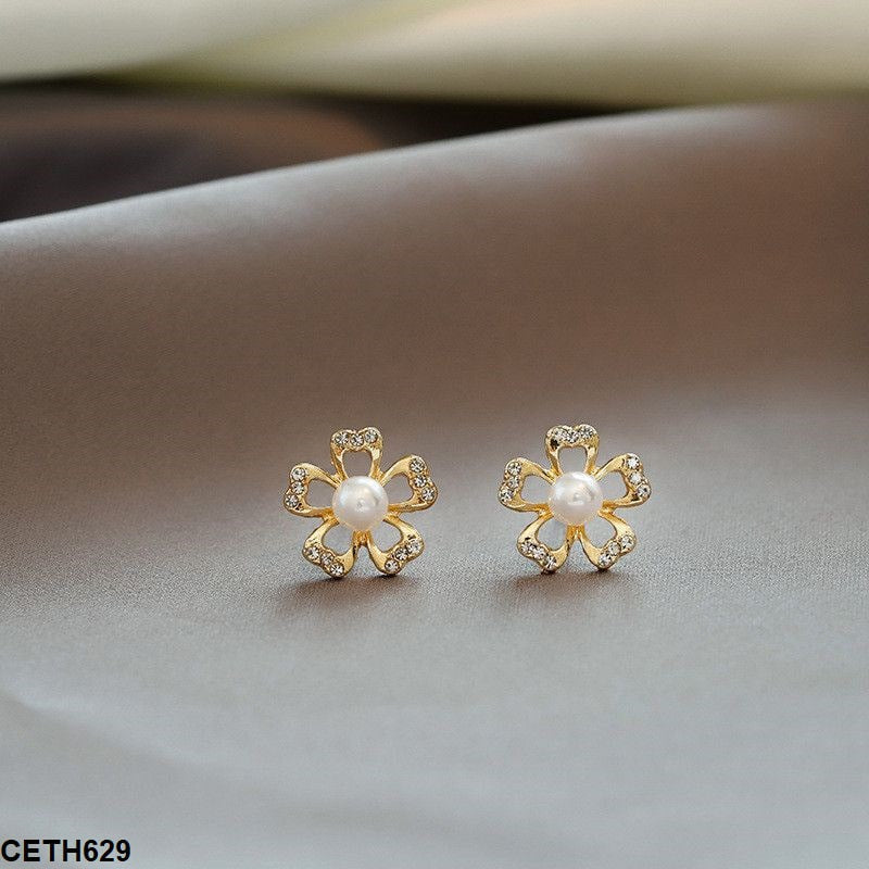 Flower Pearl Ear Tops Pair