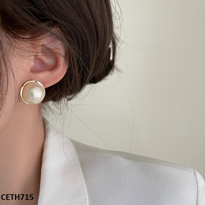 Round Pearl Tops Pair