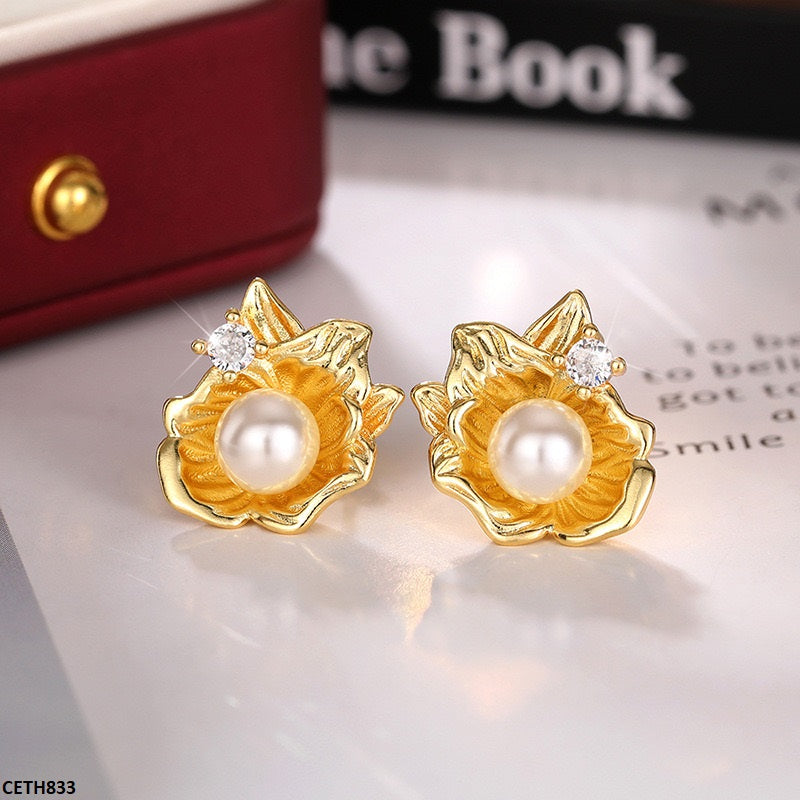 Pearl/Flower Tops Pair