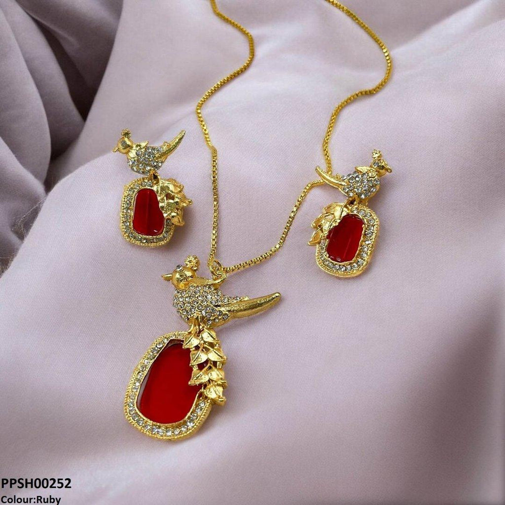 Sparrow Pendant Set