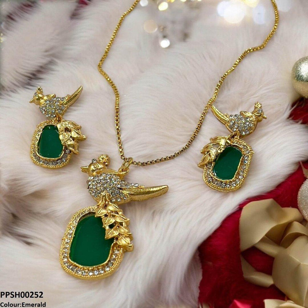 Sparrow Pendant Set