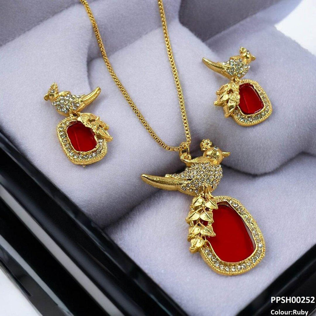 Sparrow Pendant Set
