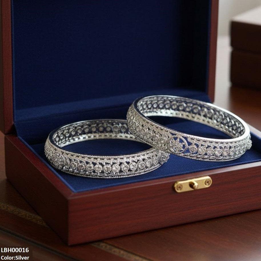 Round Stone Flower Bangle Set