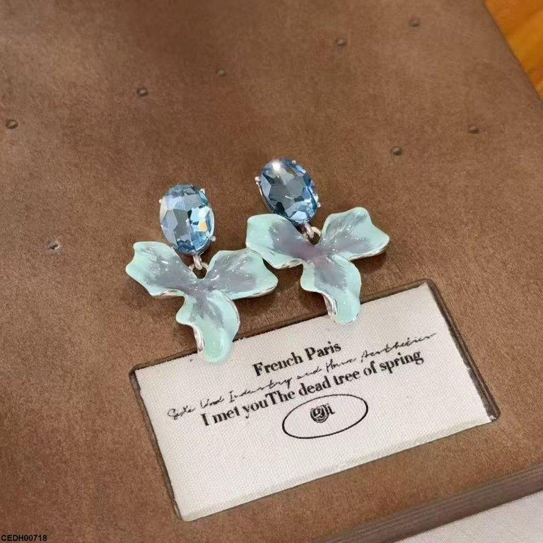Oval Flower Drop Earrings