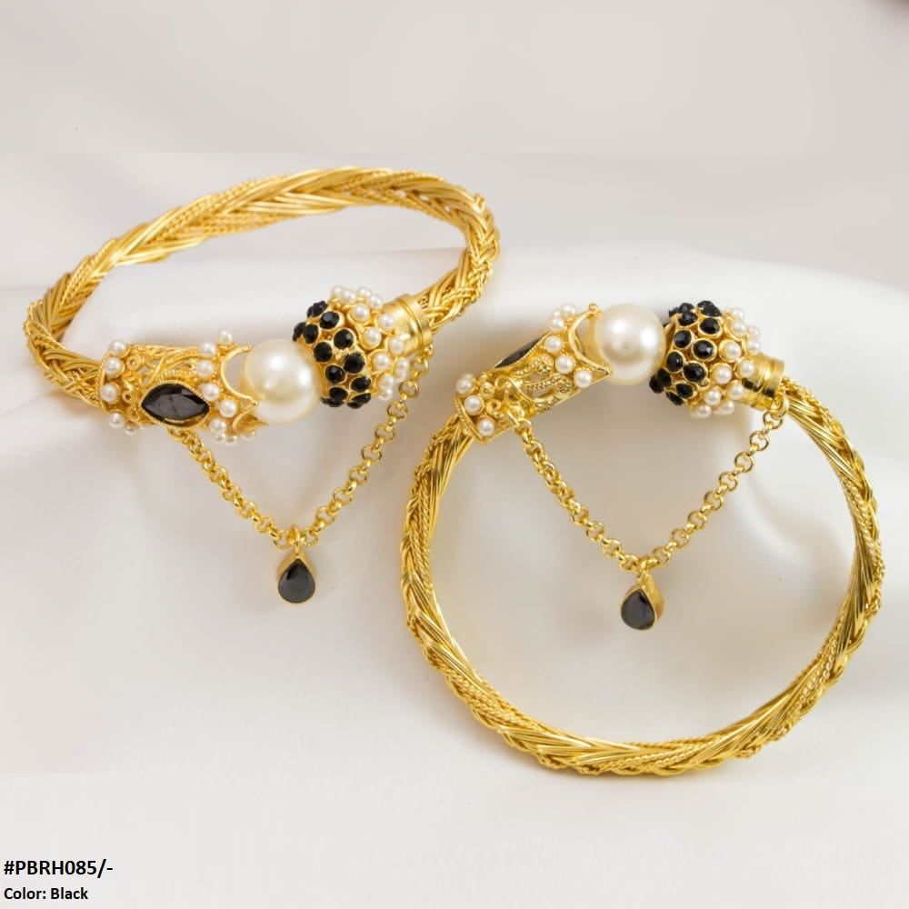 Karra Pair
