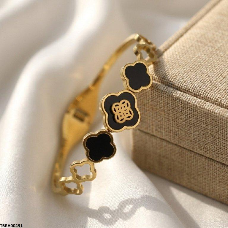 Stainless Steel Three Flowers Bracelet