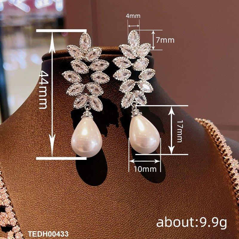 Tear Pearl Drop Earrings