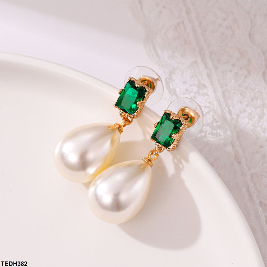 Pear Pearl Drop Ear Pair