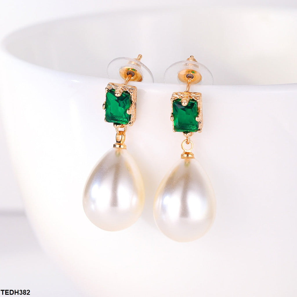 Pear Pearl Drop Ear Pair