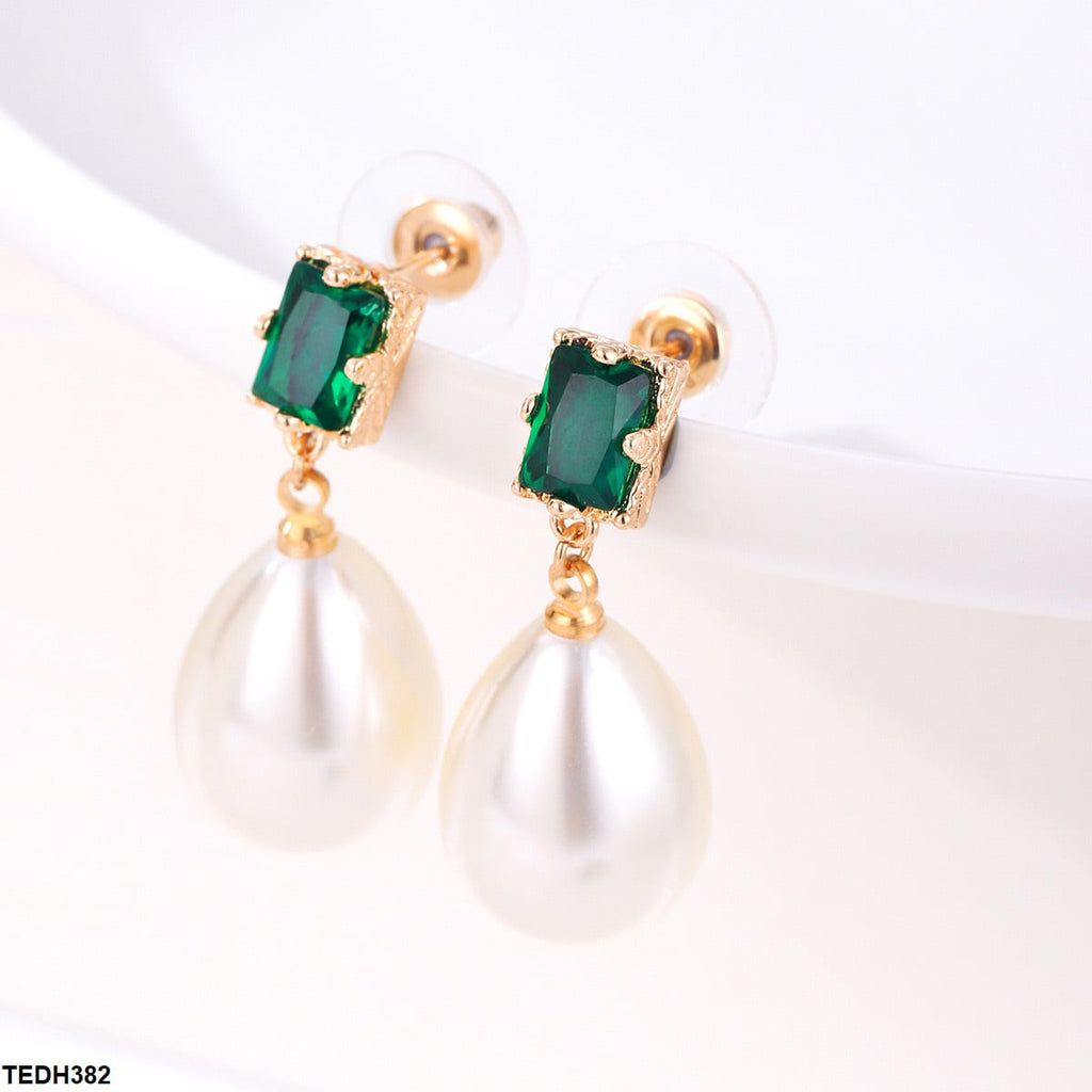 Pear Pearl Drop Ear Pair