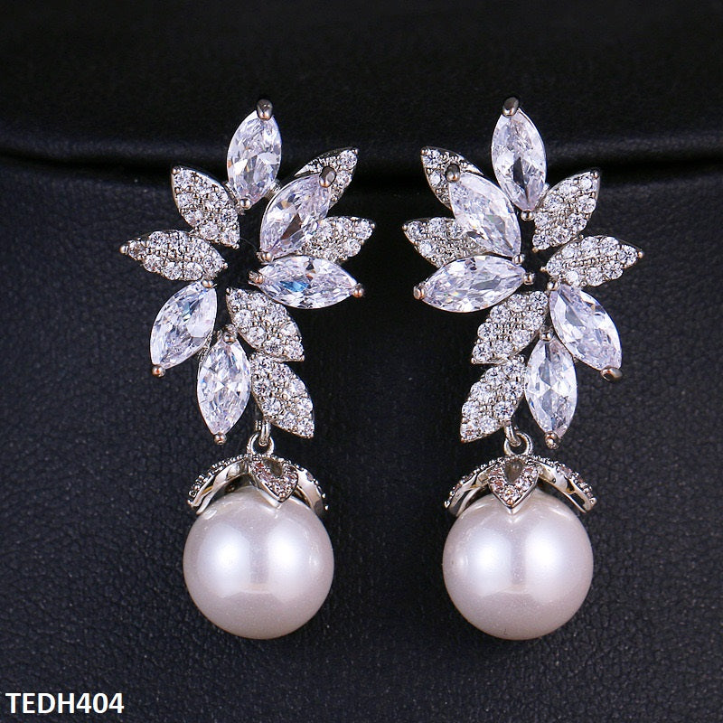 Tear Pearl Drop Earrings