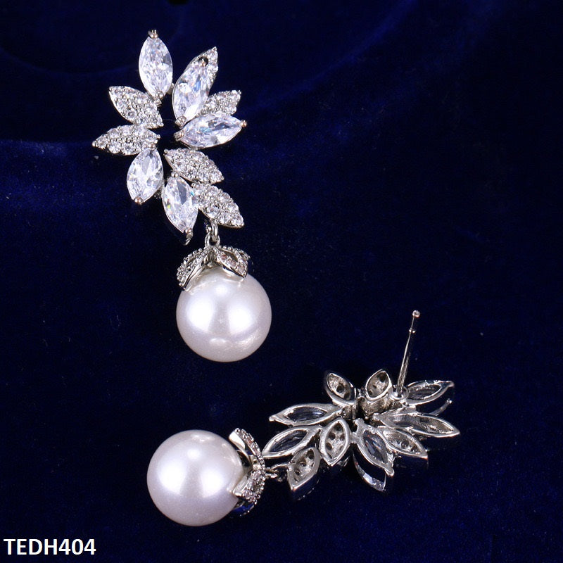 Tear Pearl Drop Earrings