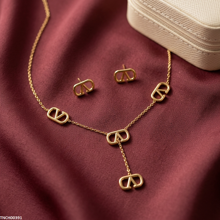 V Logo Design Stainless Steel Necklace Set