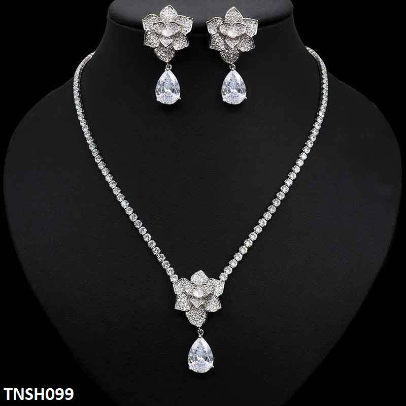 Flower Tear Necklace Set