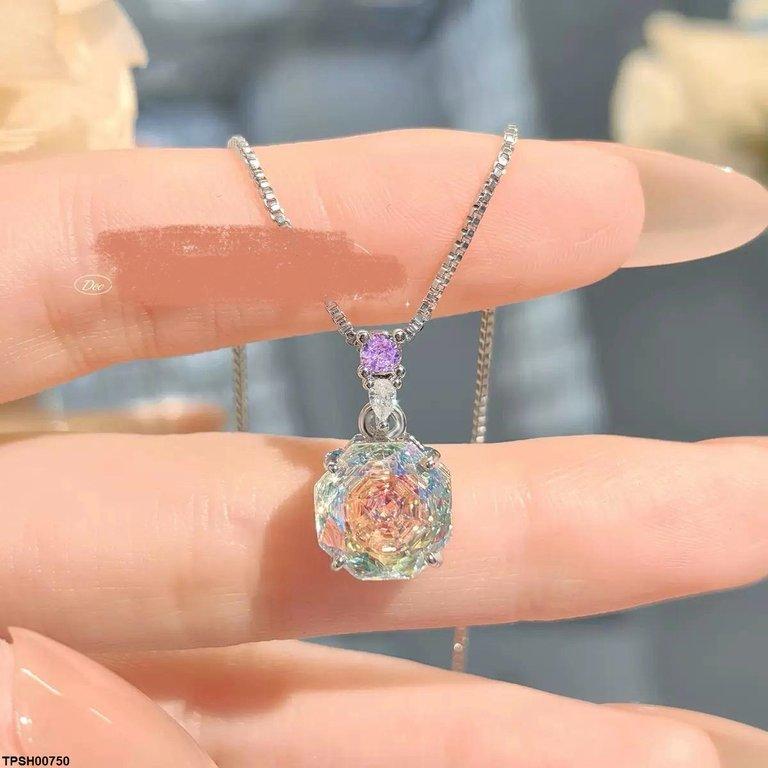 Round Zircon Pendant With Chain