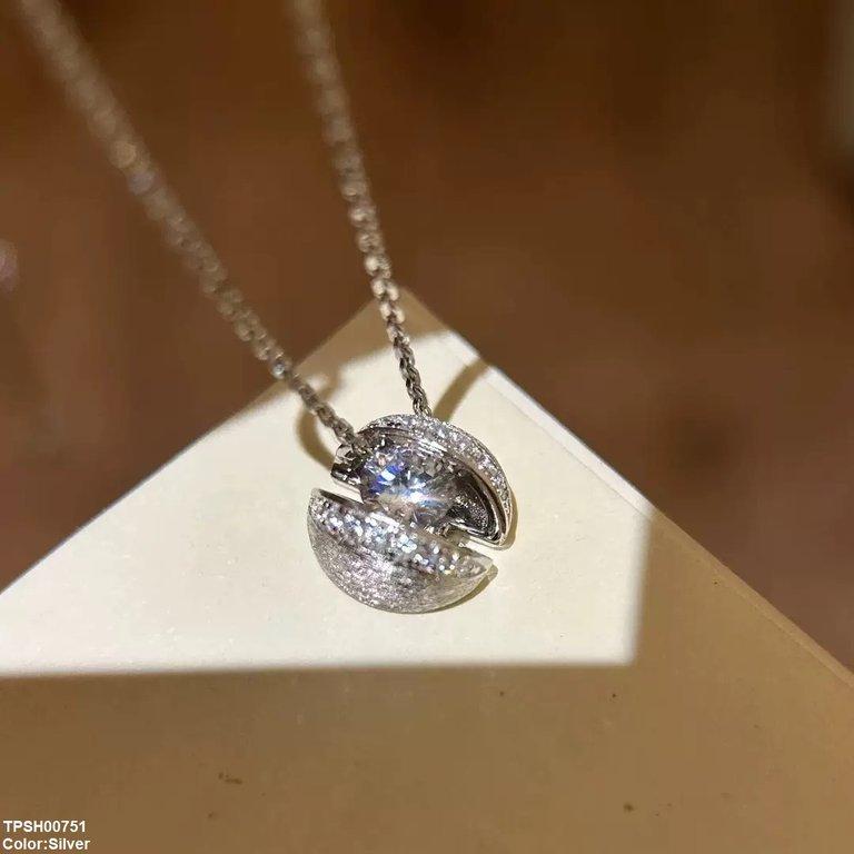 Shell Shape Zircon Pendant