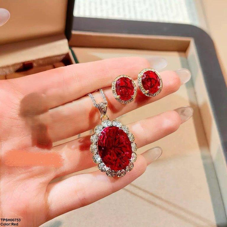 Oval Zircon Pendant Set