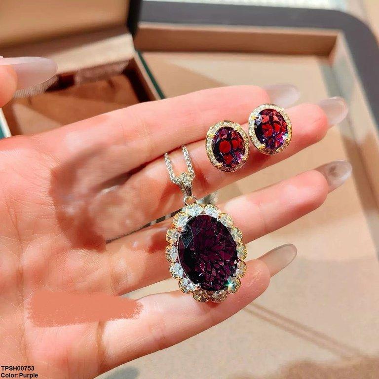Oval Zircon Pendant Set
