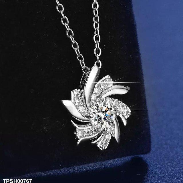 Flower Pendant With Chain