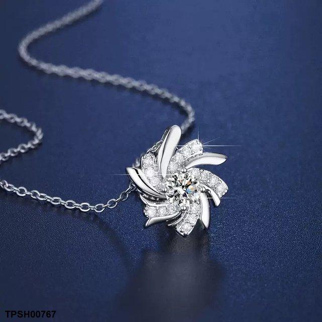 Flower Pendant With Chain