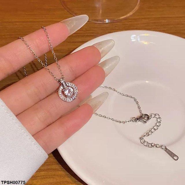 Round Pendant With Chain