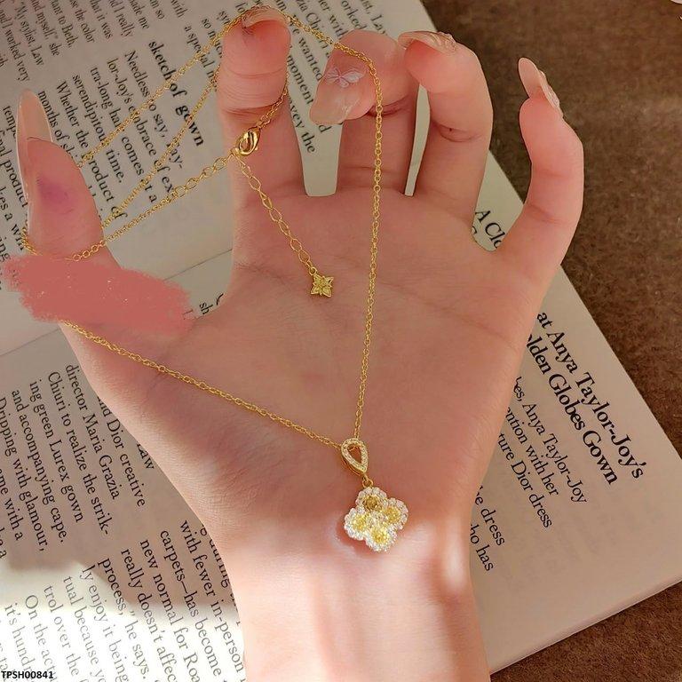 Four Leaf Clover Zircon Pendant