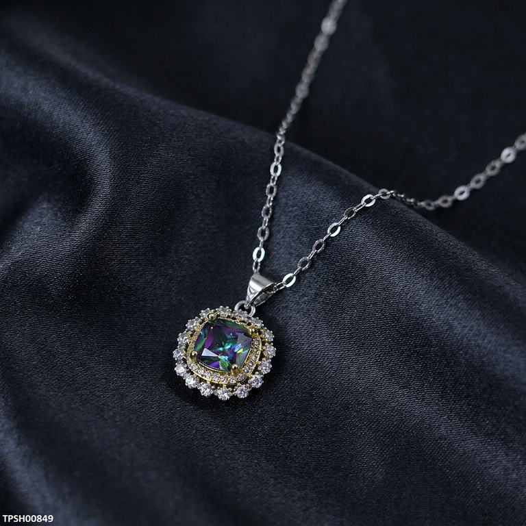 Cushion Zircon Pendant With Chain