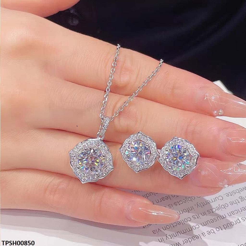 Cushion Shape Zircon Stone Pendant Set