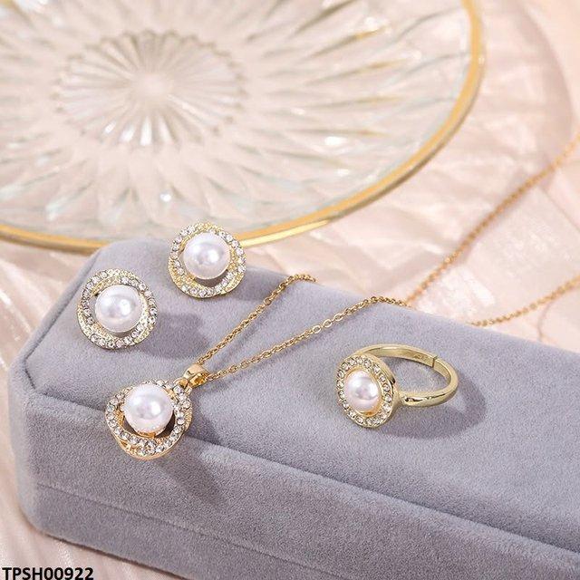 Round Pearl Pendent Set