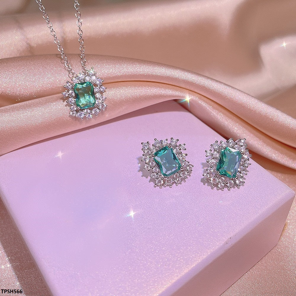 Flower Zircon Pendent Set