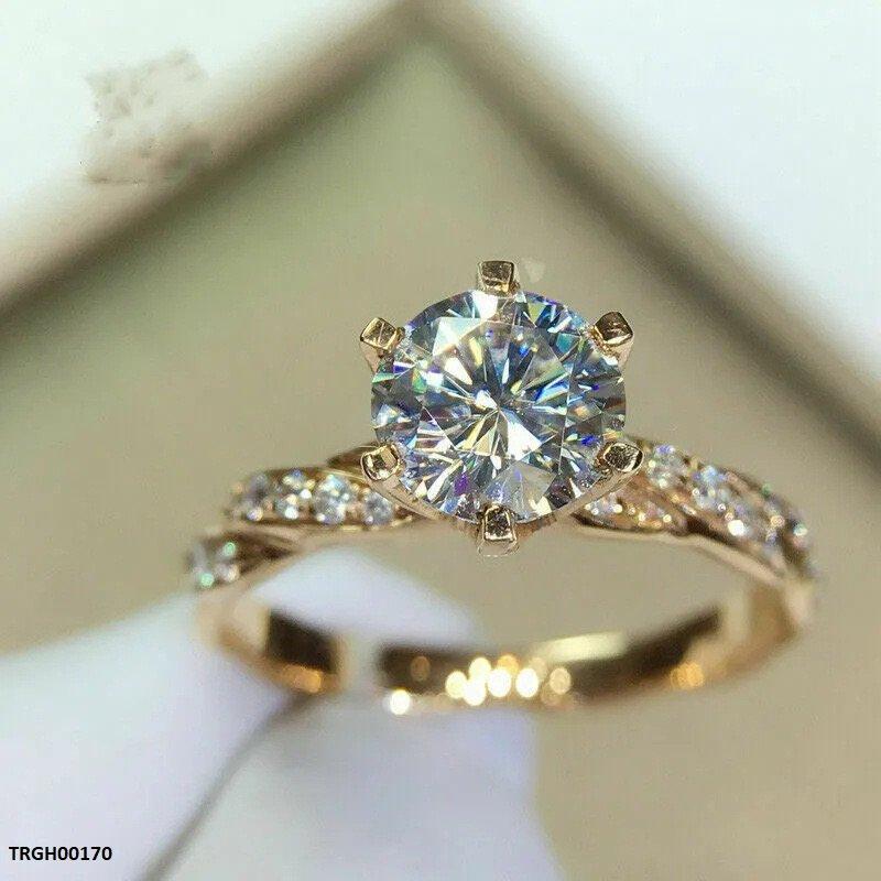 Round Cut Moissanite Ring