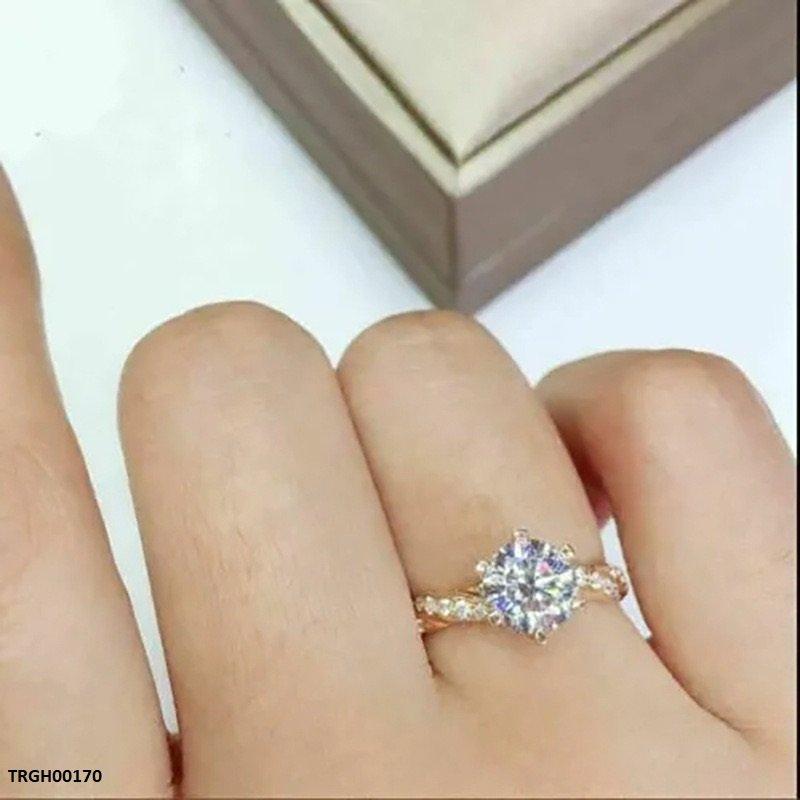 Round Cut Moissanite Ring