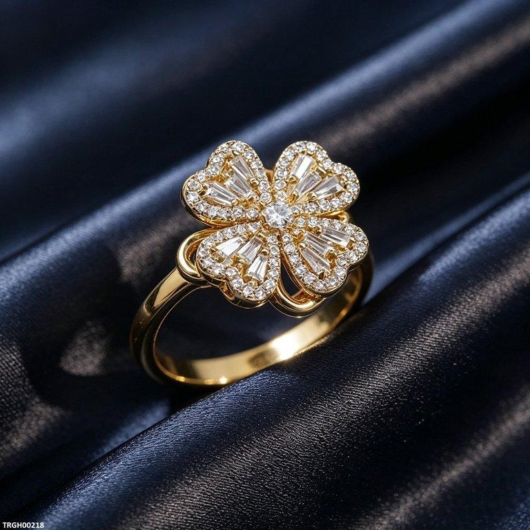 Heart Zircon Spiner Ring