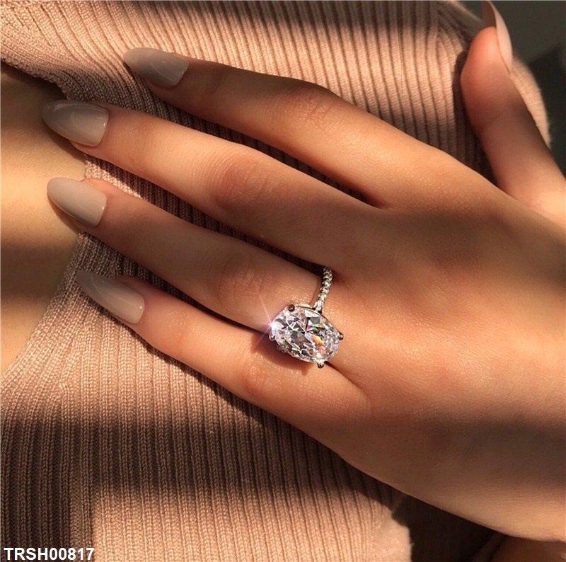 Oval Zircon Ring