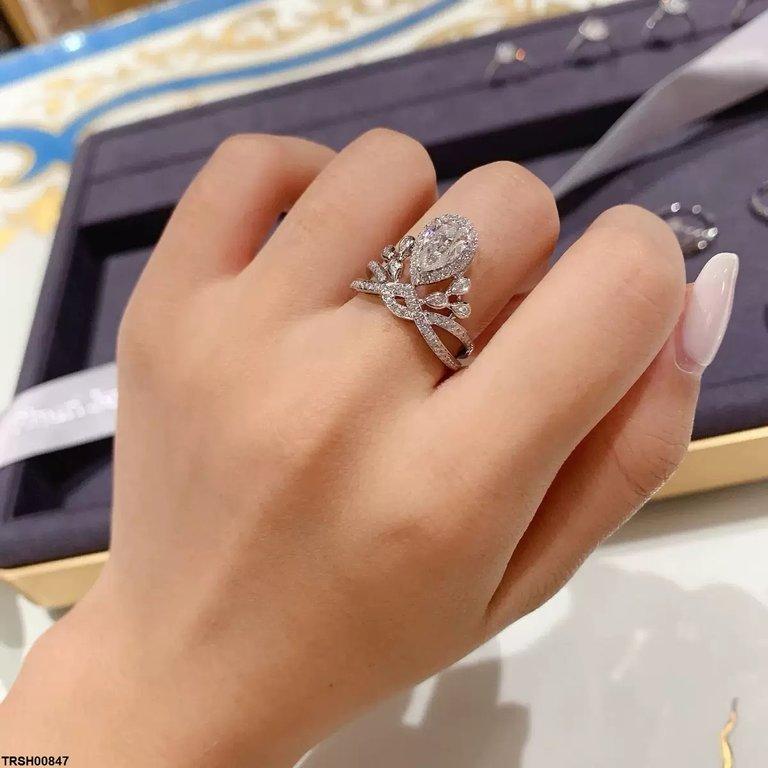 Tear Crown Ring
