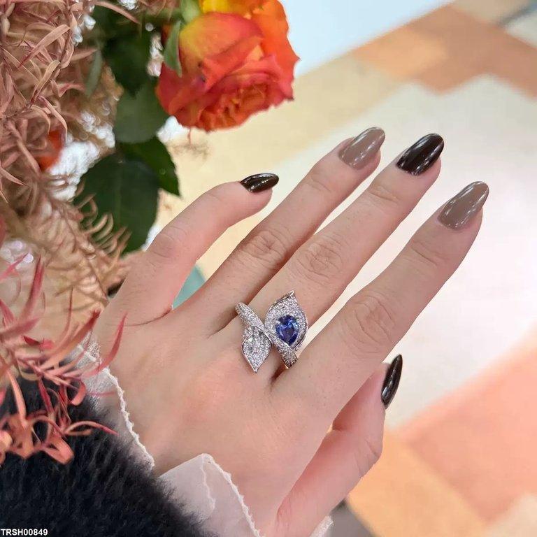 Tear Leaf Ring Adjustable