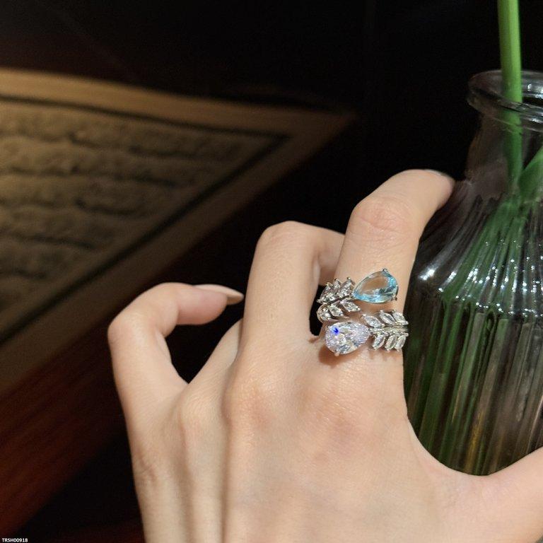 Double Tear/Leaf Ring Adjustable