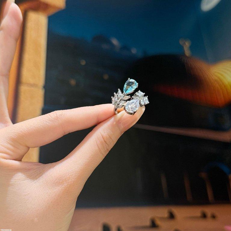 Double Tear/Leaf Ring Adjustable