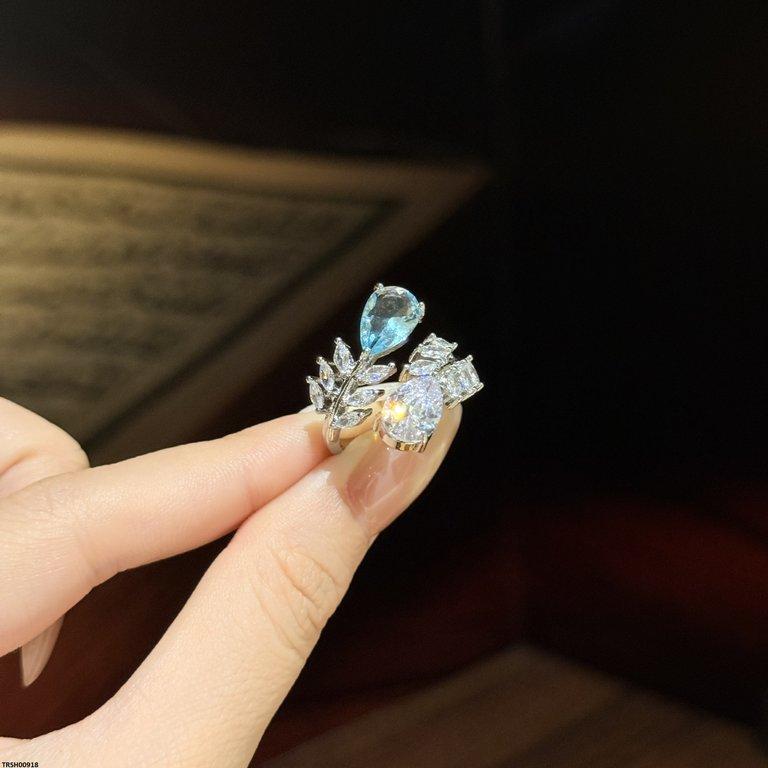 Double Tear/Leaf Ring Adjustable