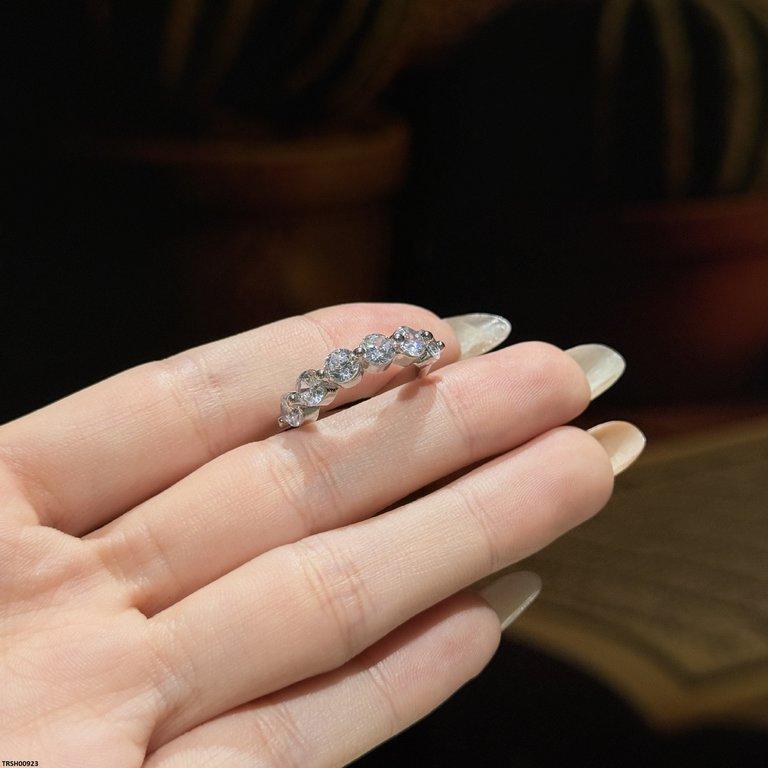 Round Stone Zircon Ring Adjustable