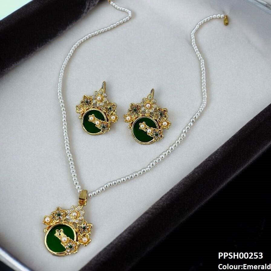 Flower Round Pendant Set