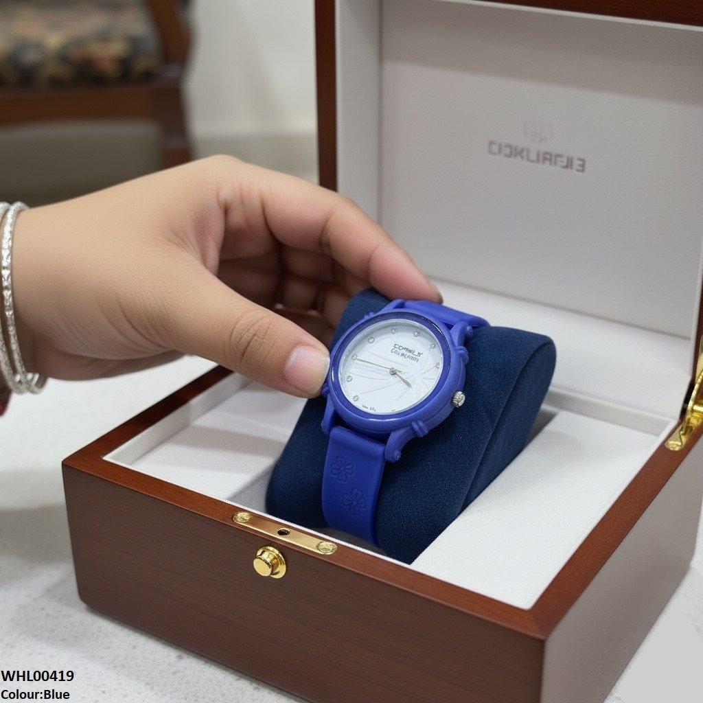 Round Leaf Dial Rubber Strap Women's Watch